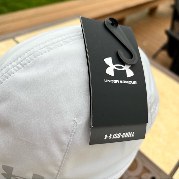 Ladies Under Armor light gray, light weight, running cap NWT - Picture 4 of 12